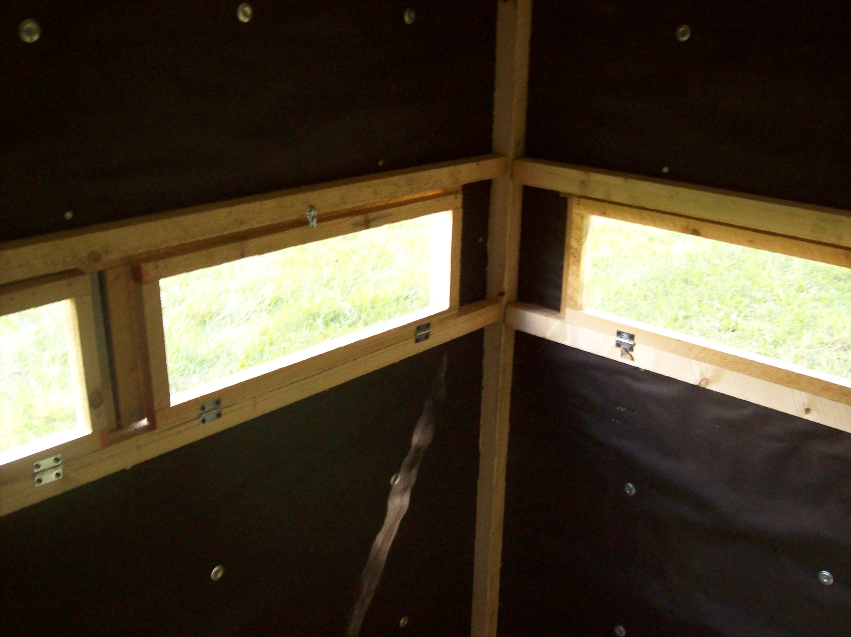 deer blind person 5x6 inside seater hunting windows door cedar roof side inside3